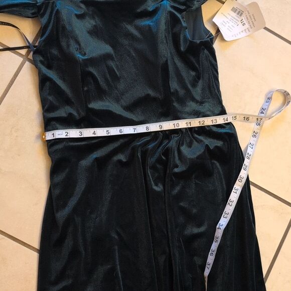 NWT After Six Draped Cuff Off-the-Shoulder Velvet Maxi Dress Pockets Evergreen 8 - Picture 9 of 15